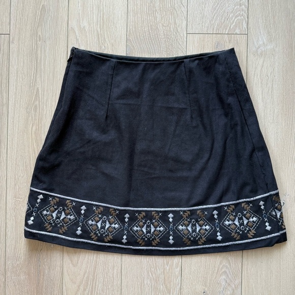 Abercrombie & Fitch Suede Embroidered Mini Skirt in Black Size 2 - Picture 2 of 10